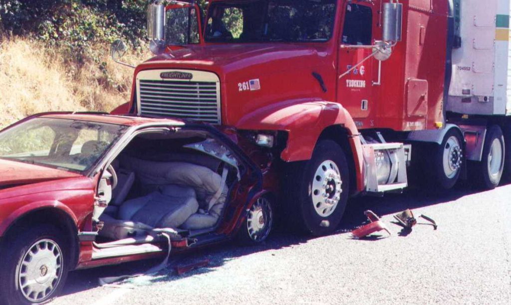 El Mejor Bufete Legal de Abogados de Accidentes de Semi Camión, Abogados Para Demandas de Accidentes de Camiones Aurora